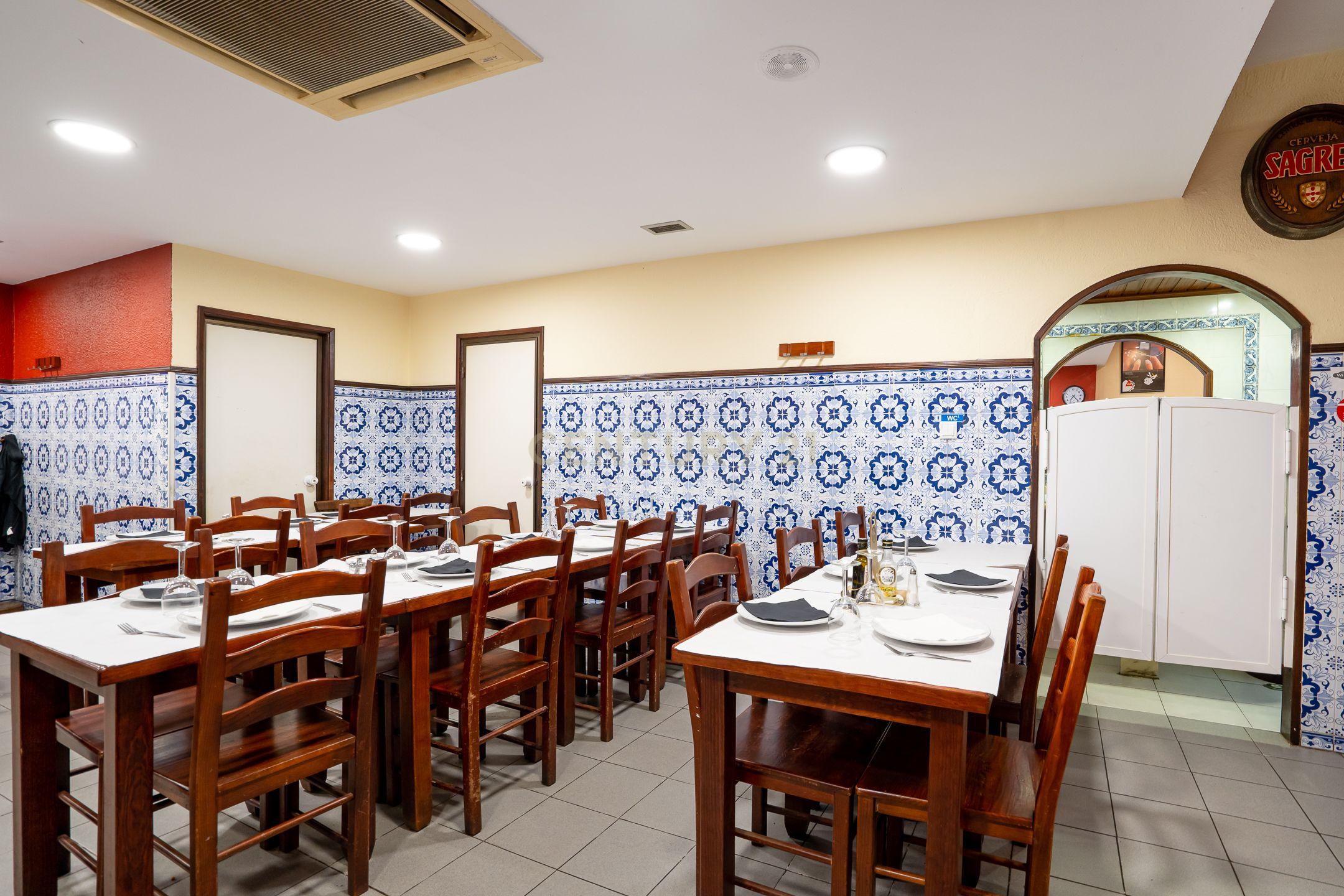 RESTAURANTE 134 m2 EM ALFRAGIDE, TRADIÇÃO E CLIENTELA FIDELIZADA 100 LUGARES SENTADOS MAIS 20 LUGARES NA ESPLANADA - Image 23