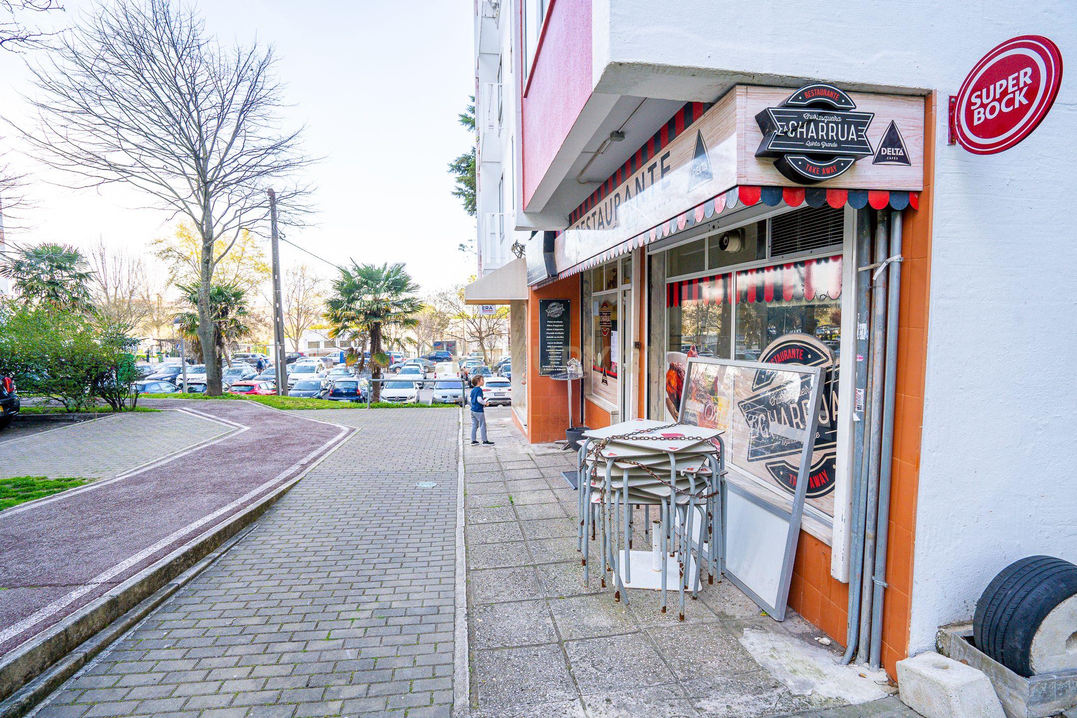RESTAURANTE 134 m2 EM ALFRAGIDE, TRADIÇÃO E CLIENTELA FIDELIZADA 100 LUGARES SENTADOS MAIS 20 LUGARES NA ESPLANADA - Image 4