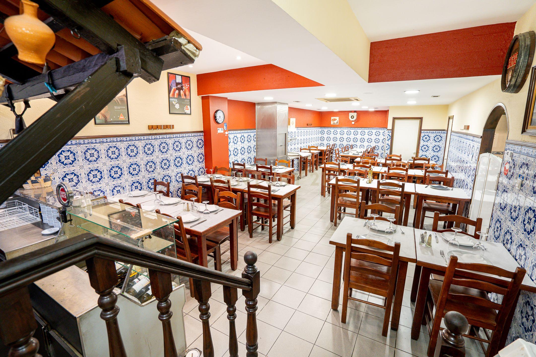 RESTAURANTE 134 m2 EM ALFRAGIDE, TRADIÇÃO E CLIENTELA FIDELIZADA 100 LUGARES SENTADOS MAIS 20 LUGARES NA ESPLANADA - Image 15