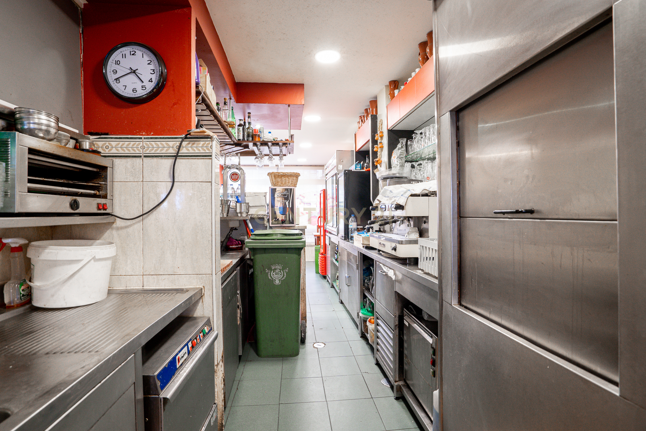RESTAURANTE 134 m2 EM ALFRAGIDE, TRADIÇÃO E CLIENTELA FIDELIZADA 100 LUGARES SENTADOS MAIS 20 LUGARES NA ESPLANADA - Image 29