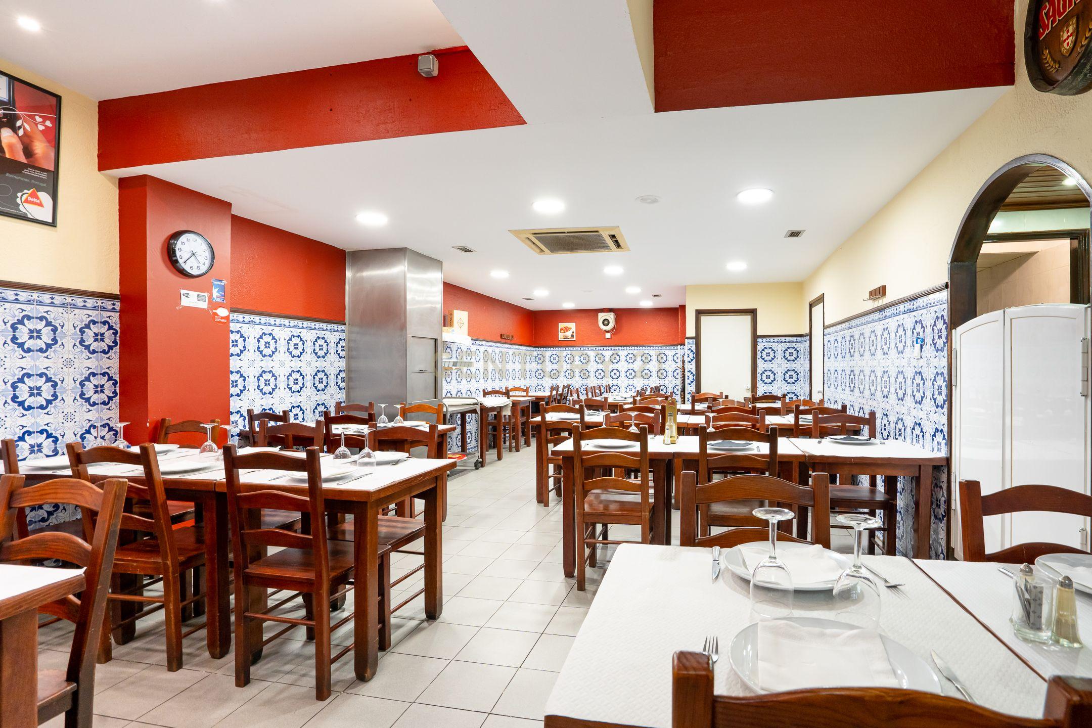 RESTAURANTE 134 m2 EM ALFRAGIDE, TRADIÇÃO E CLIENTELA FIDELIZADA 100 LUGARES SENTADOS MAIS 20 LUGARES NA ESPLANADA - Image 19