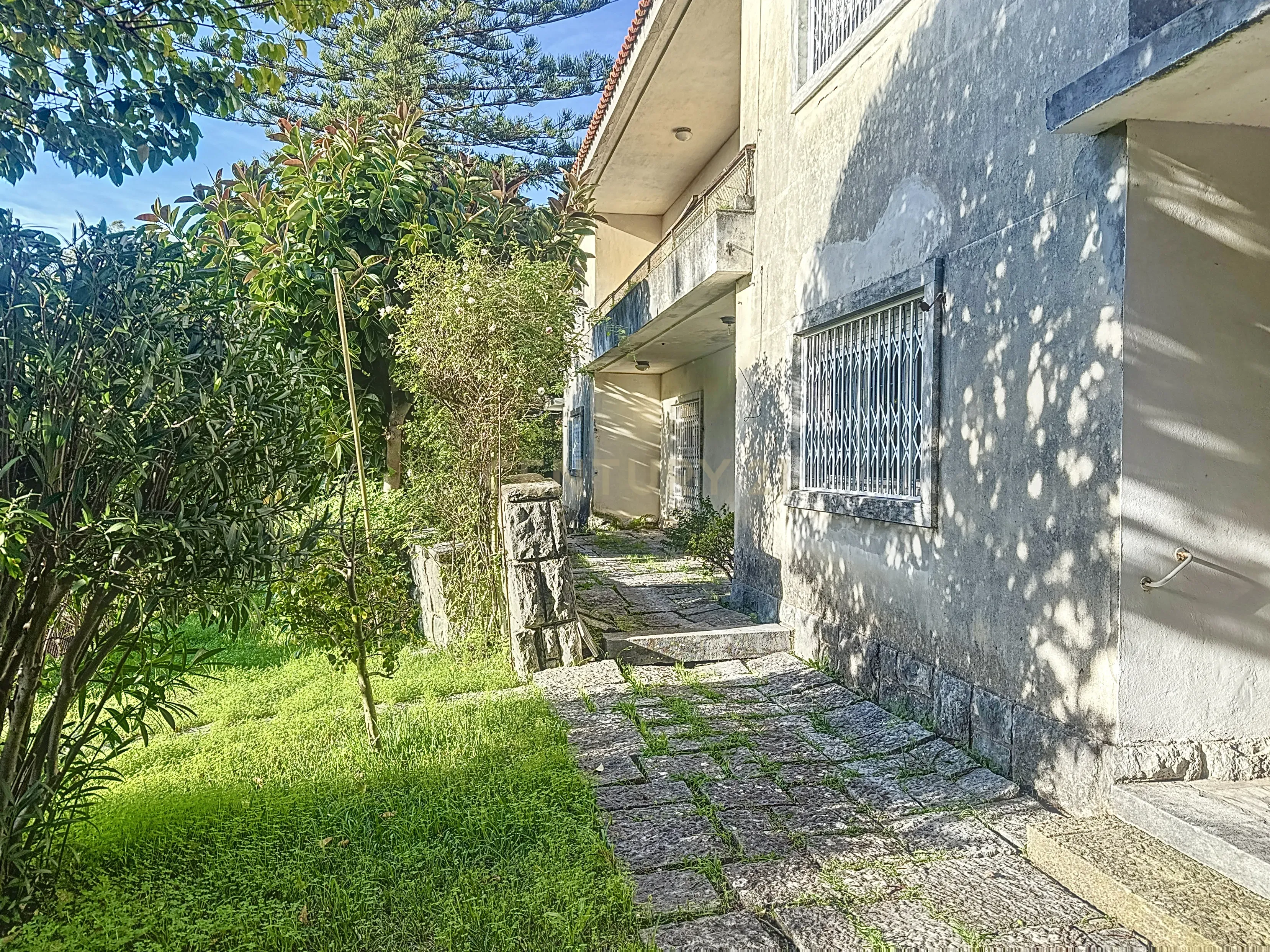 Moradias para remodelação no Restelo - Image 4