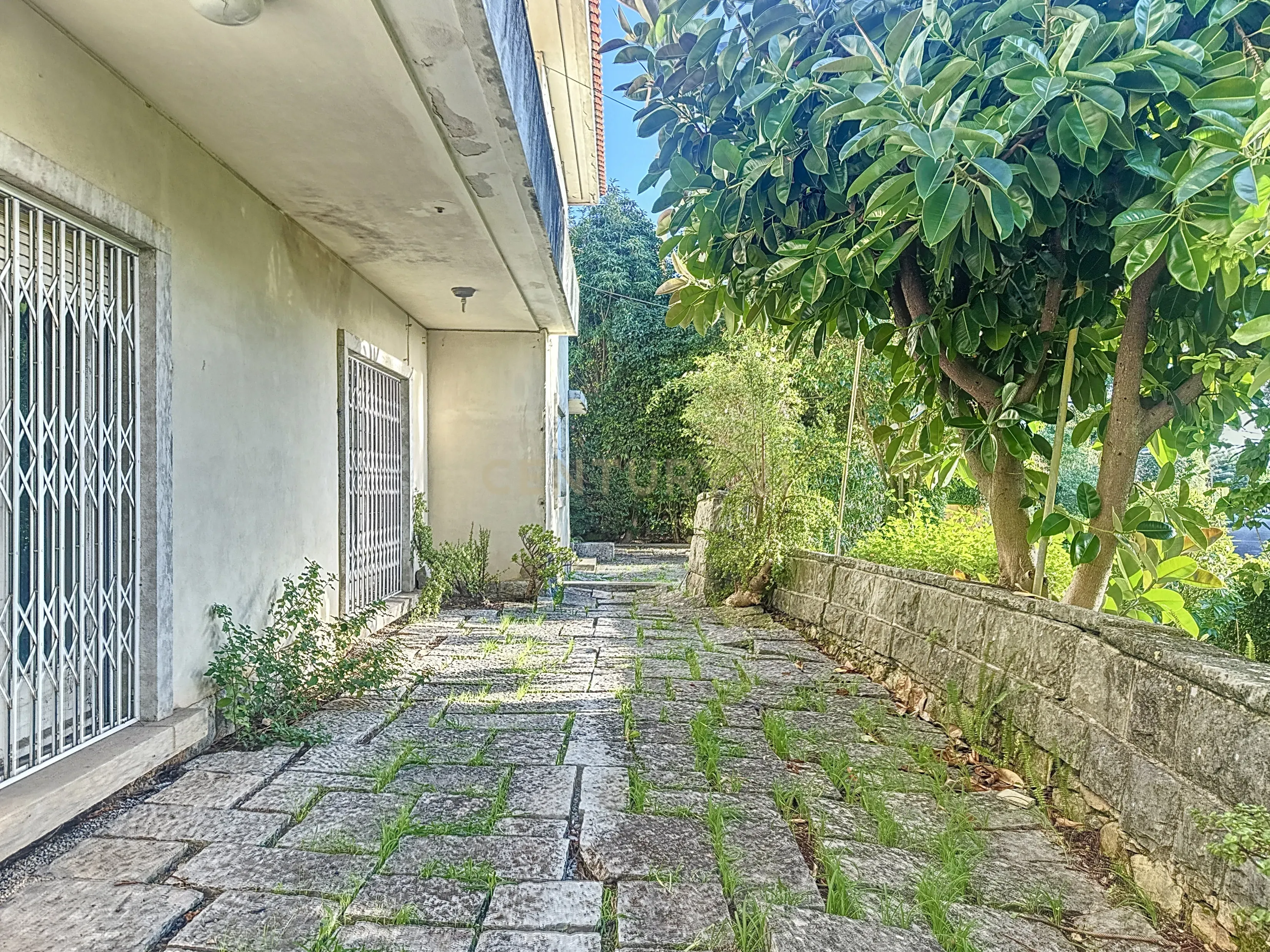 Moradias para remodelação no Restelo - Image 5
