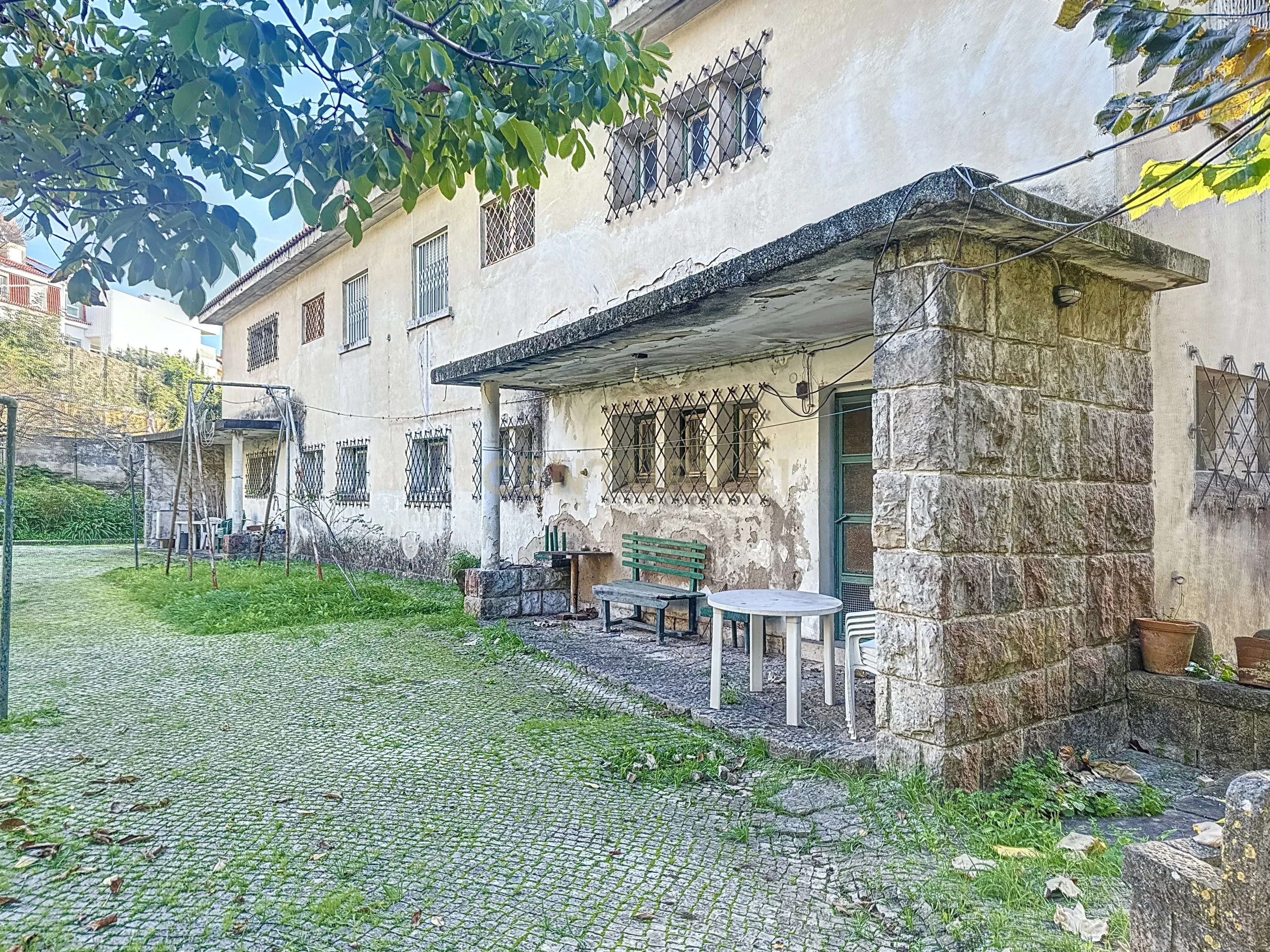 Moradias para remodelação no Restelo - Image 6