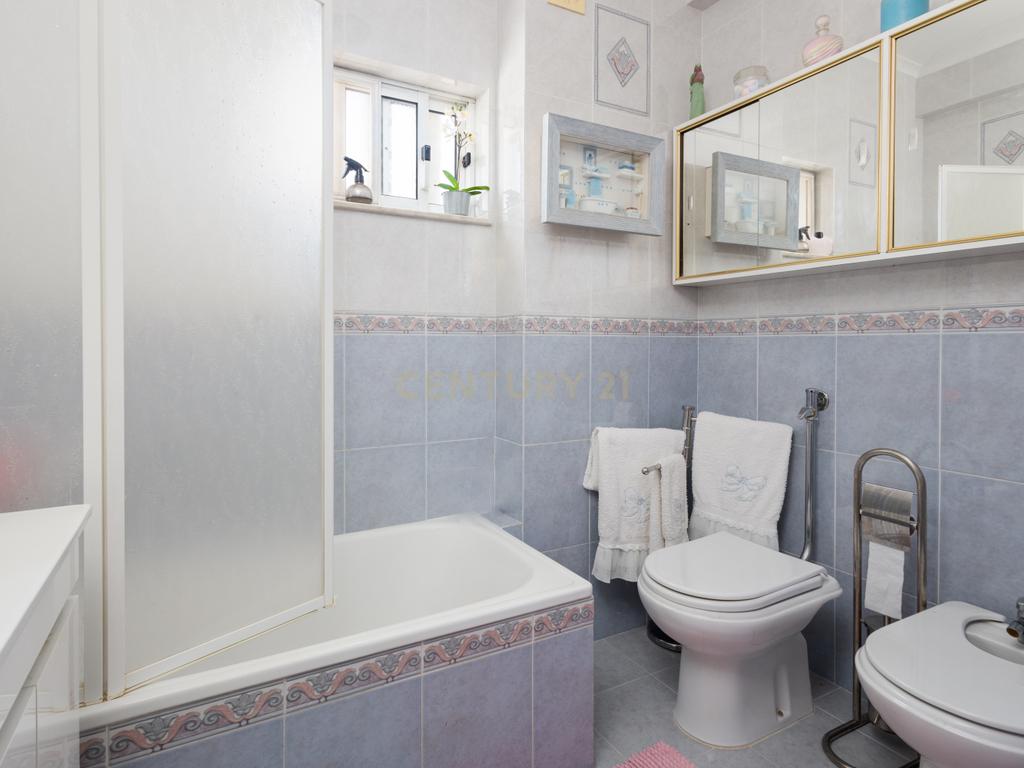 Apartamento T3 no centro do Montijo - Image 17