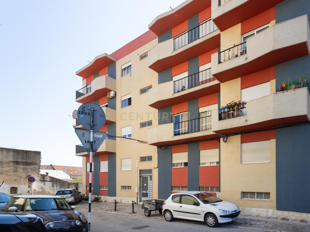 Apartamento T3 no centro do Montijo - Image 1