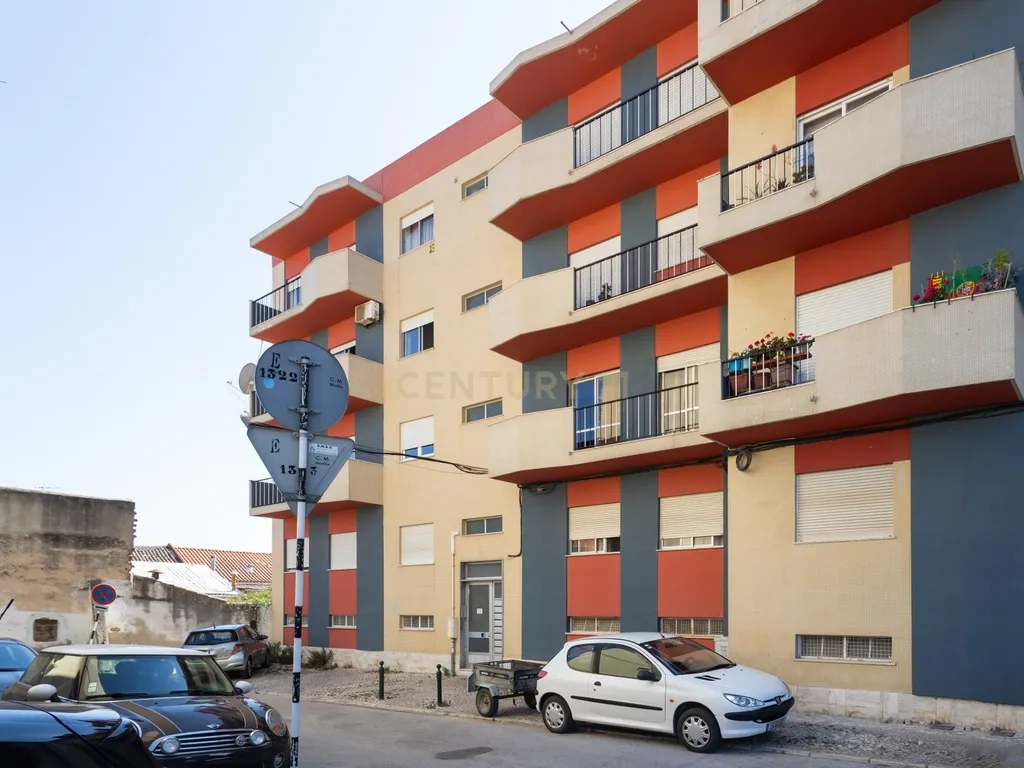 Apartamento T3 no centro do Montijo - Image 1
