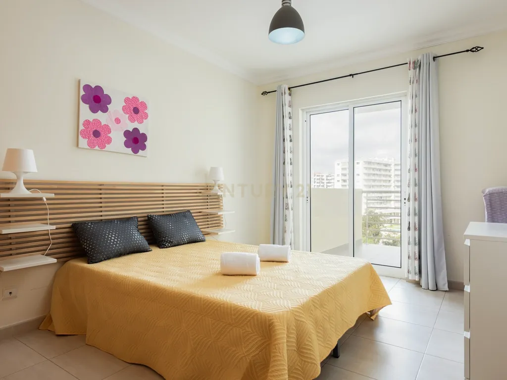 Apartamento T2 com Garagem e Vista Mar - Praia da Rocha 1º Linha - Image 7