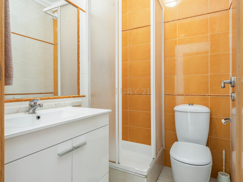 Apartamento T2 com Garagem e Vista Mar - Praia da Rocha 1º Linha - Image 16