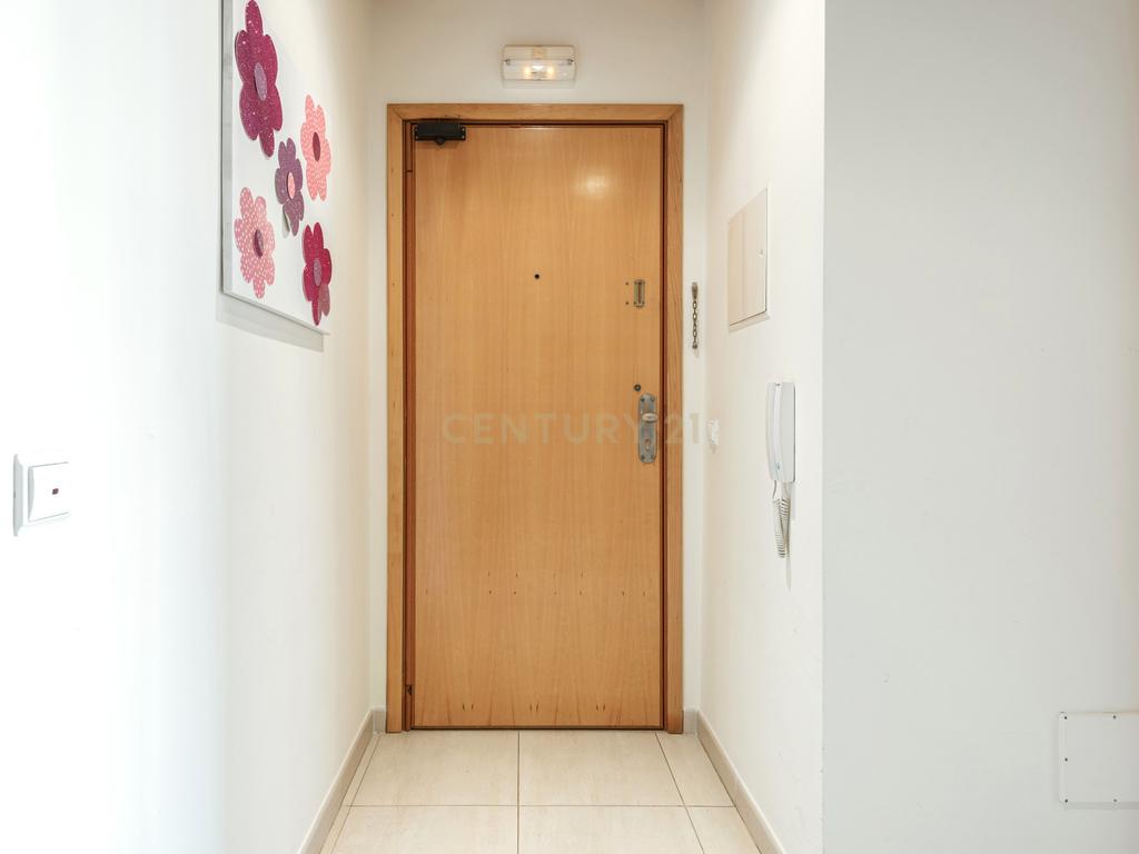 Apartamento T2 com Garagem e Vista Mar - Praia da Rocha 1º Linha - Image 5
