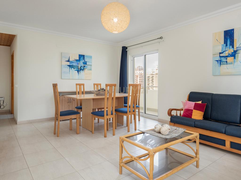 Apartamento T2 com Garagem e Vista Mar - Praia da Rocha 1º Linha - Image 11
