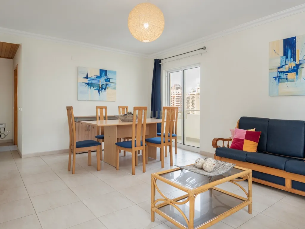 Apartamento T2 com Garagem e Vista Mar - Praia da Rocha 1º Linha - Image 11