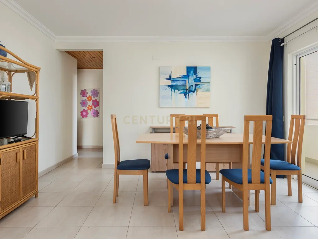 Apartamento T2 com Garagem e Vista Mar - Praia da Rocha 1º Linha - Image 12