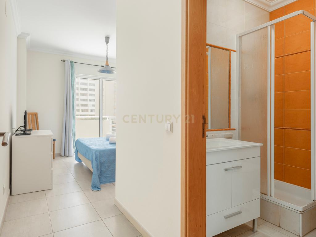 Apartamento T2 com Garagem e Vista Mar - Praia da Rocha 1º Linha - Image 15