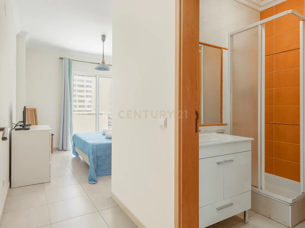 Apartamento T2 com Garagem e Vista Mar - Praia da Rocha 1º Linha - Image 15