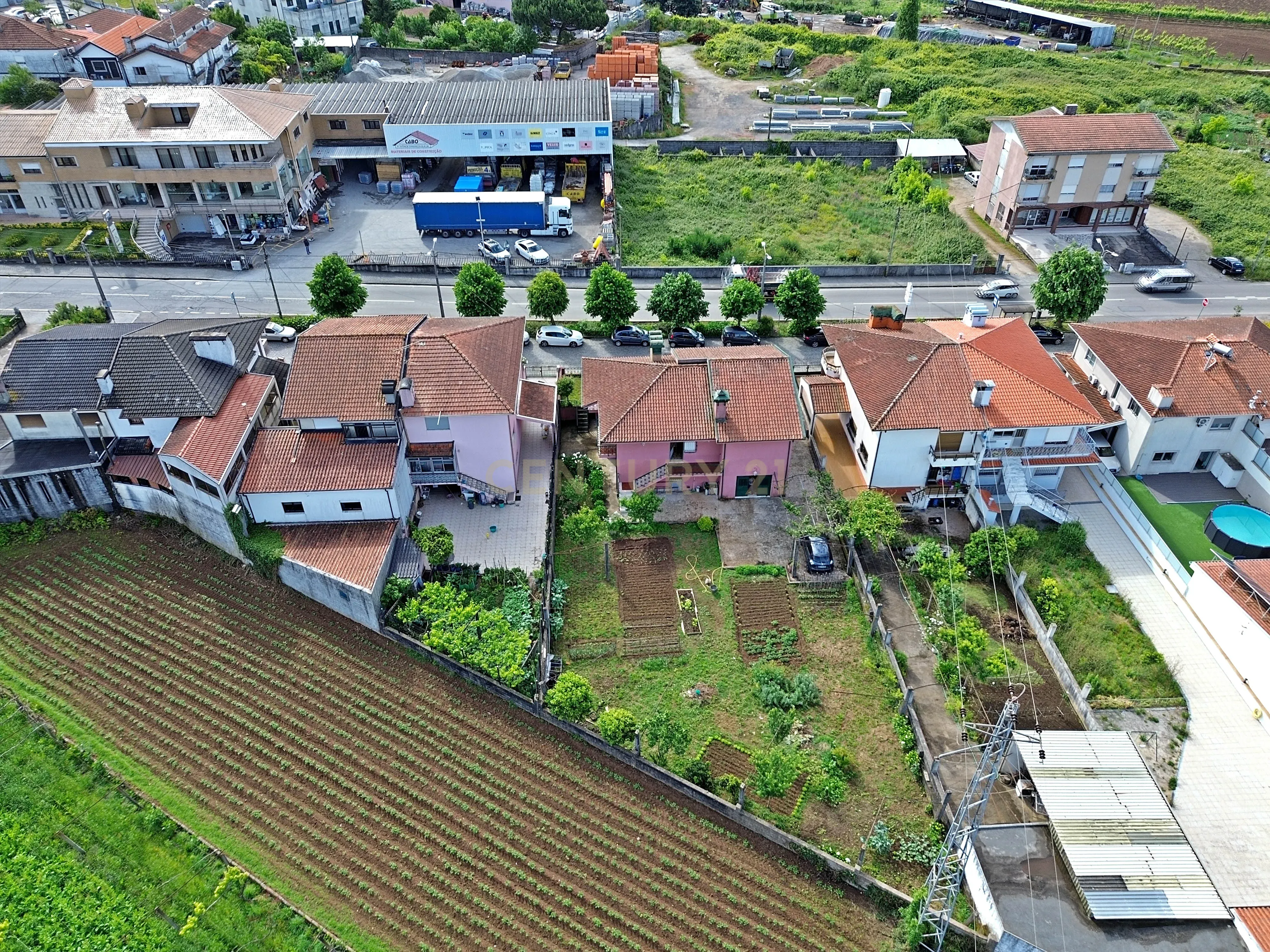 Moradia T3 em Valongo com jardim a 20 minutos do Porto - Image 2
