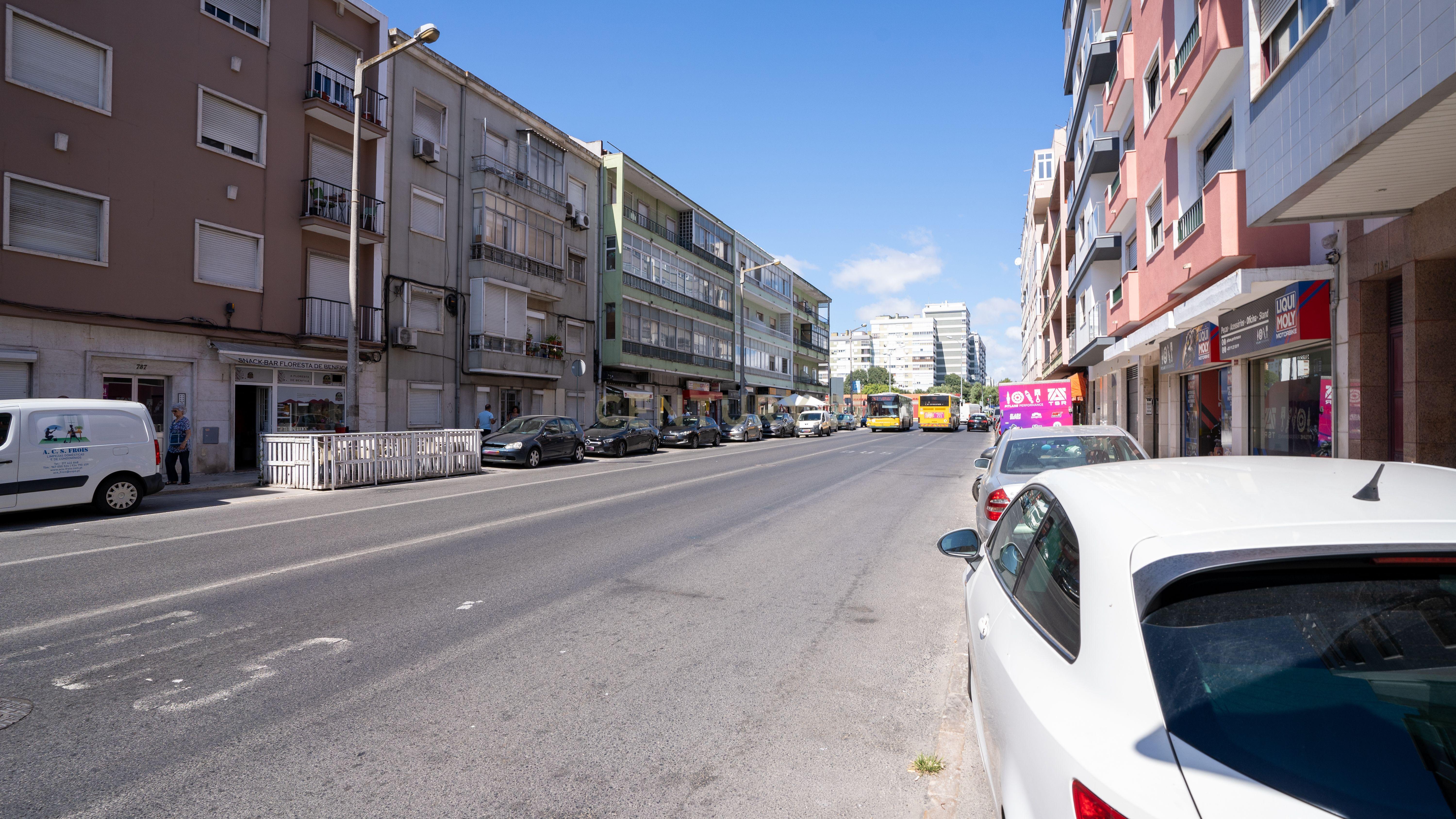 Apartamento com Terraço T2 de Charme em Benfica - Excelência e Conforto - Image 58