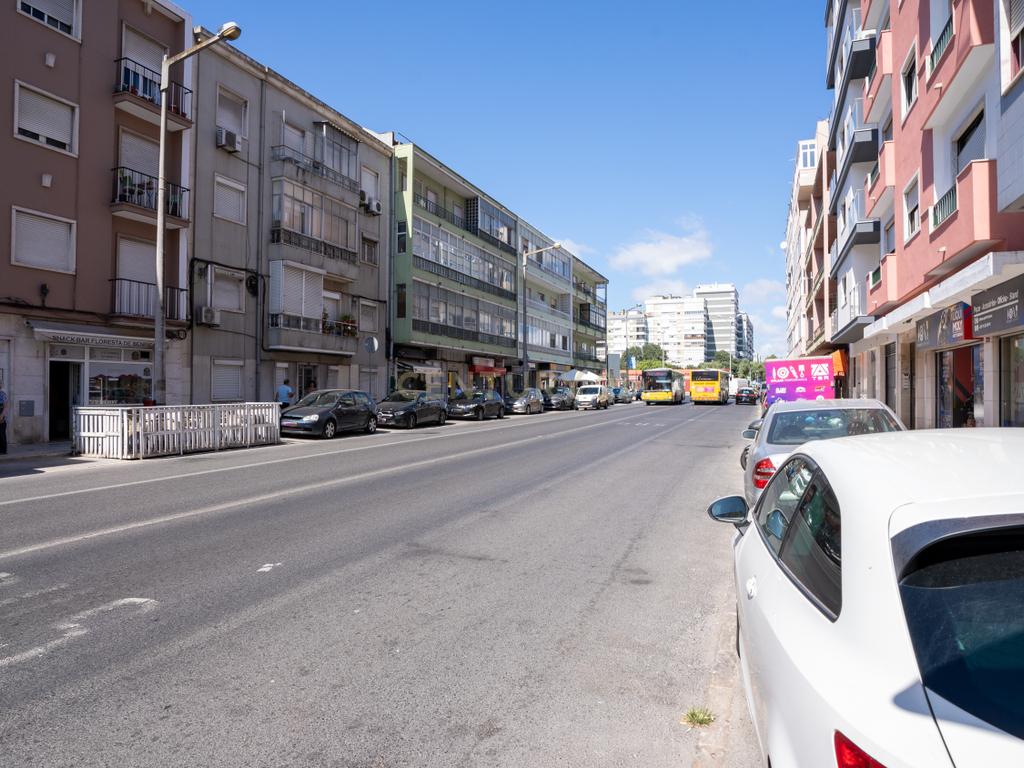 Apartamento com Terraço T2  de Charme em Benfica - Excelência e Conforto - Image 58