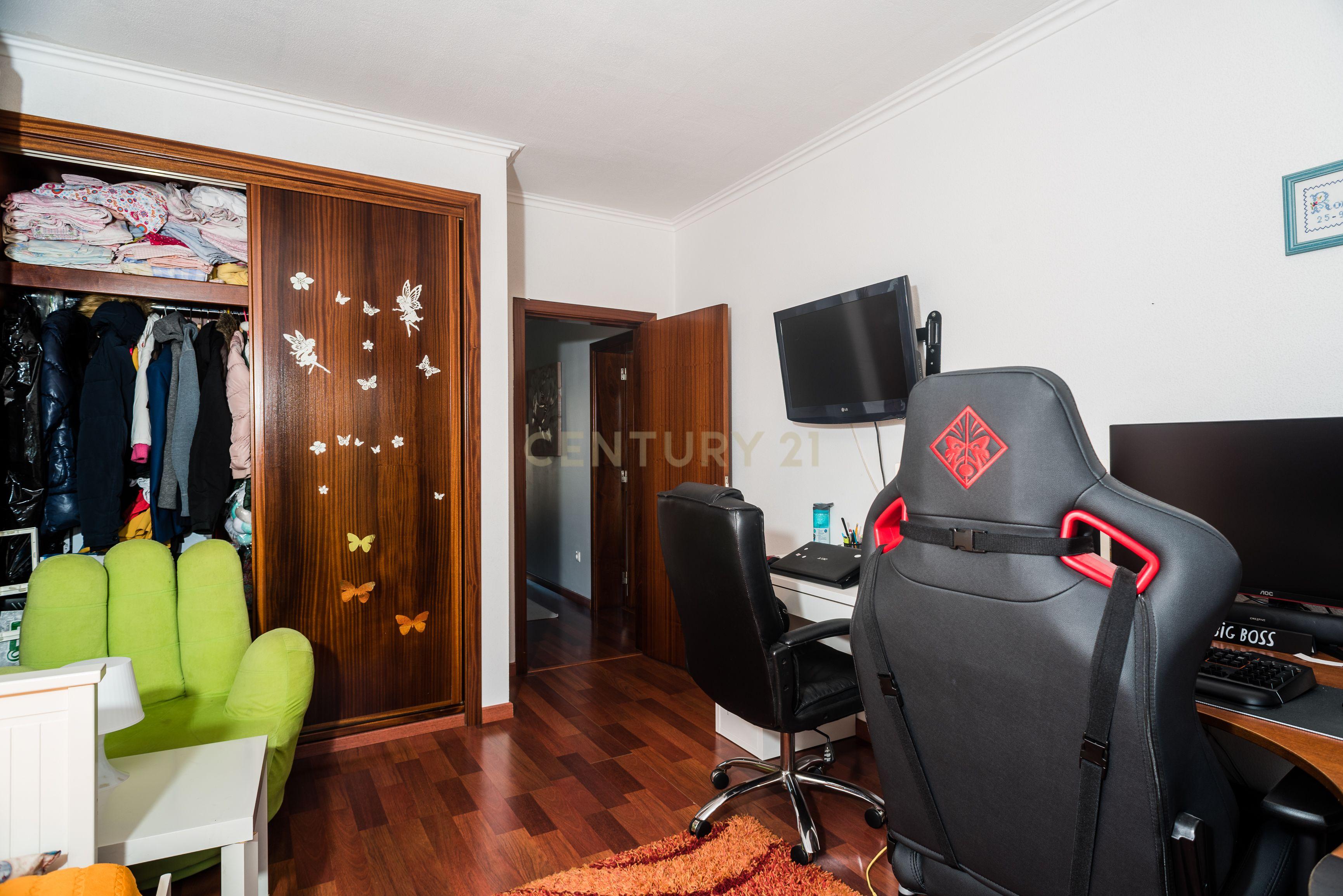 Moradia V3 Loures - Image 28