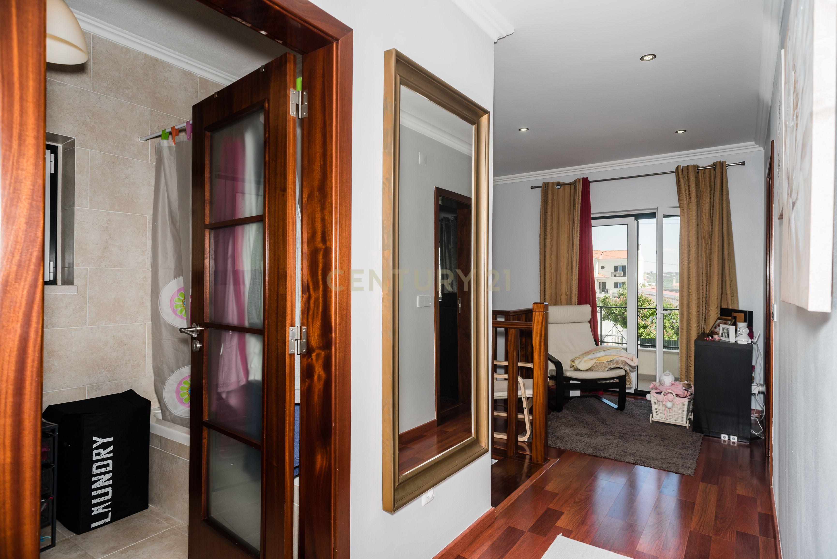 Moradia V3 Loures - Image 17