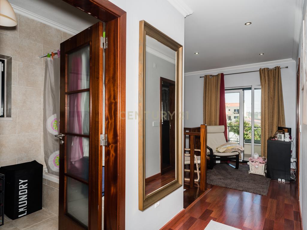 Moradia V3 Loures - Image 17