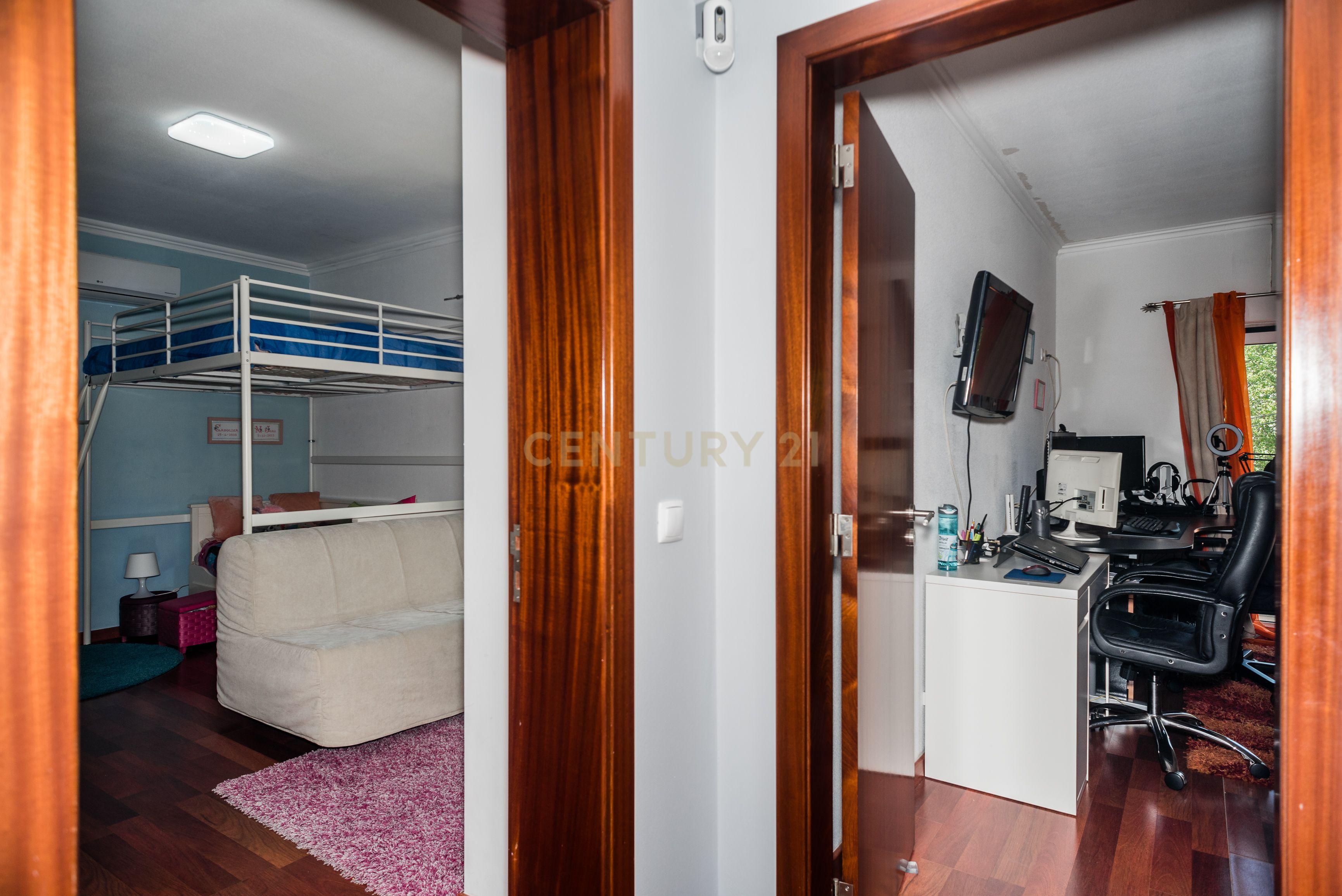 Moradia V3 Loures - Image 24