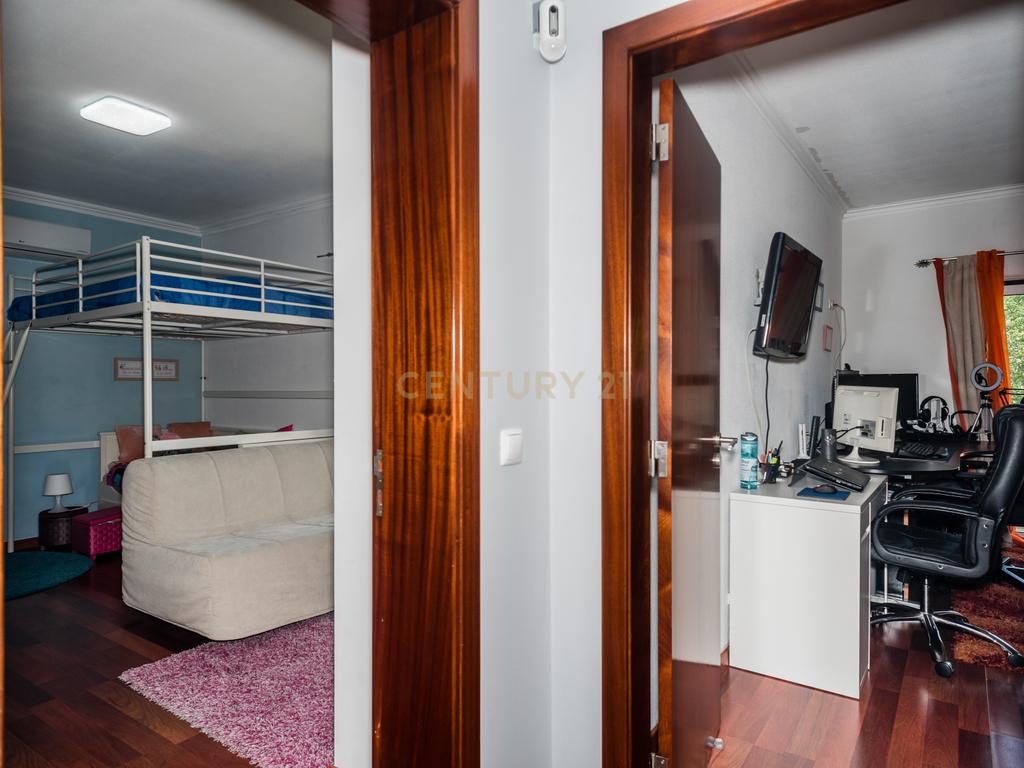 Moradia V3 Loures - Image 24