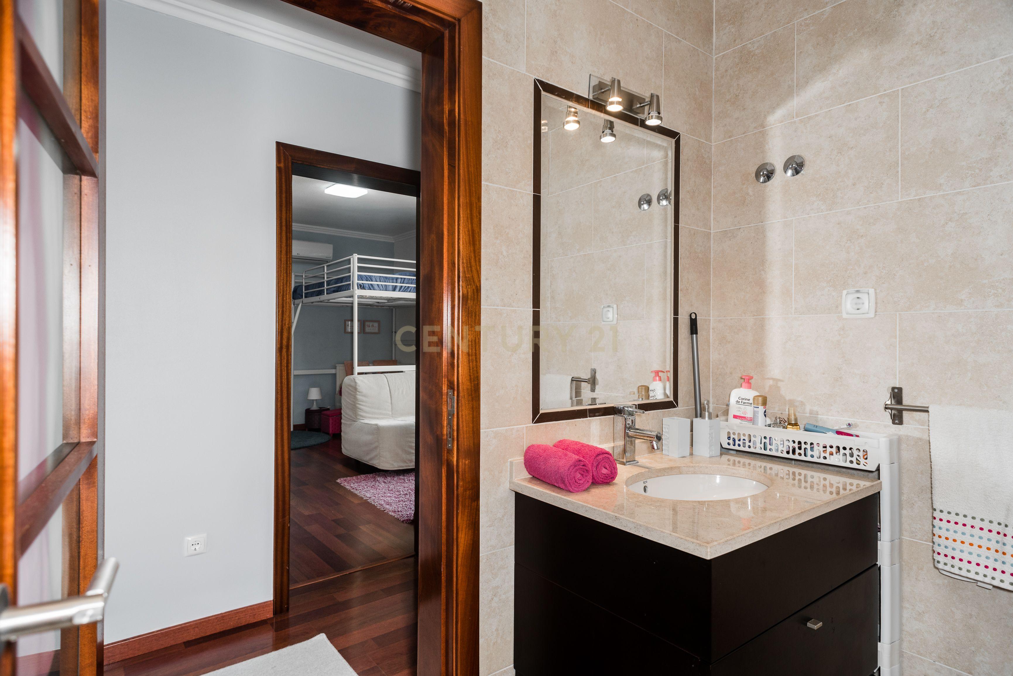Moradia V3 Loures - Image 18