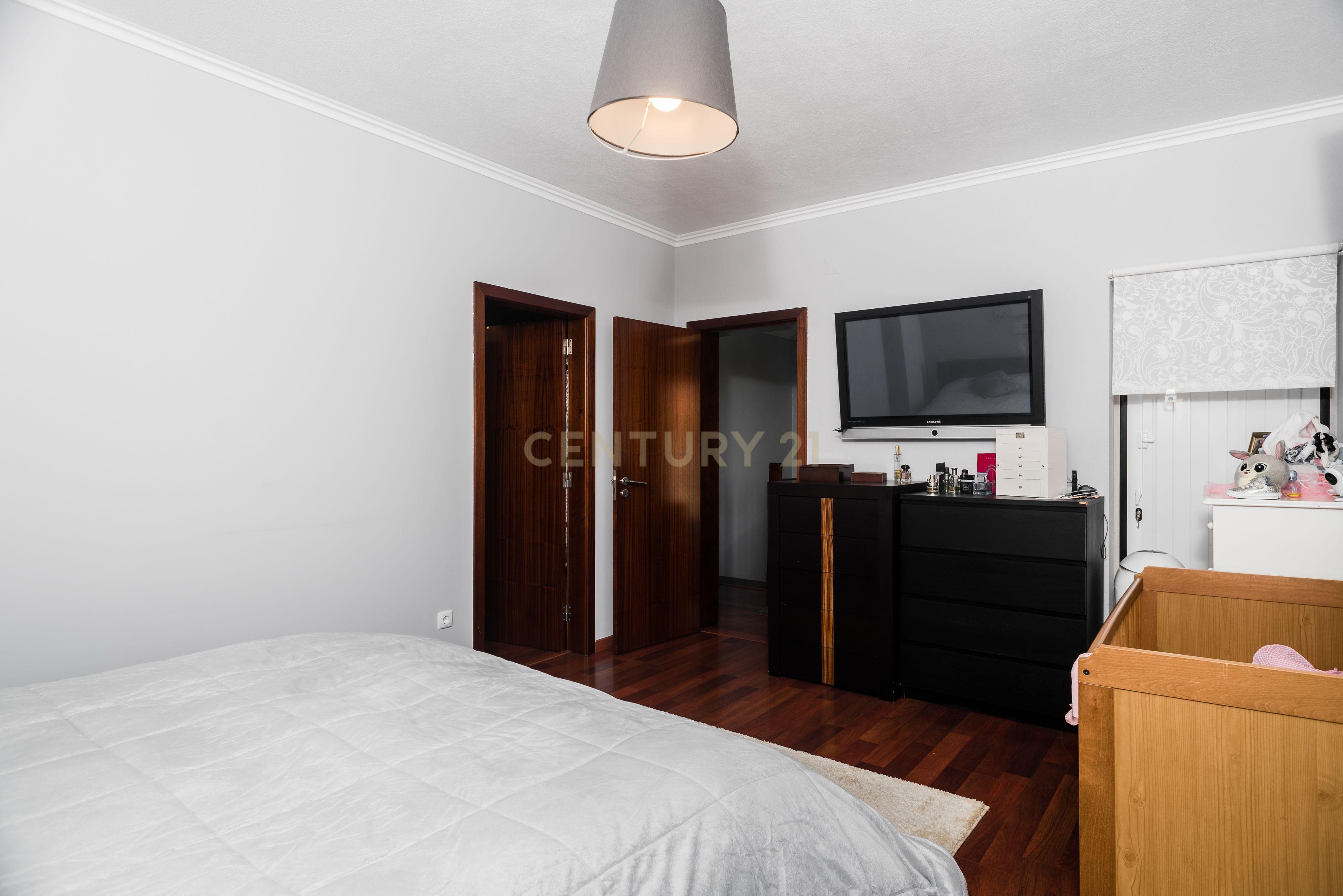 Moradia V3 Loures - Image 21