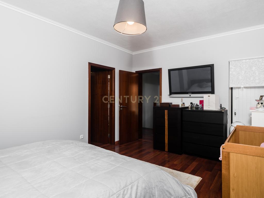 Moradia V3 Loures - Image 21