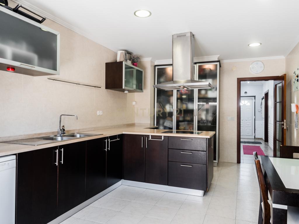 Moradia V3 Loures - Image 1