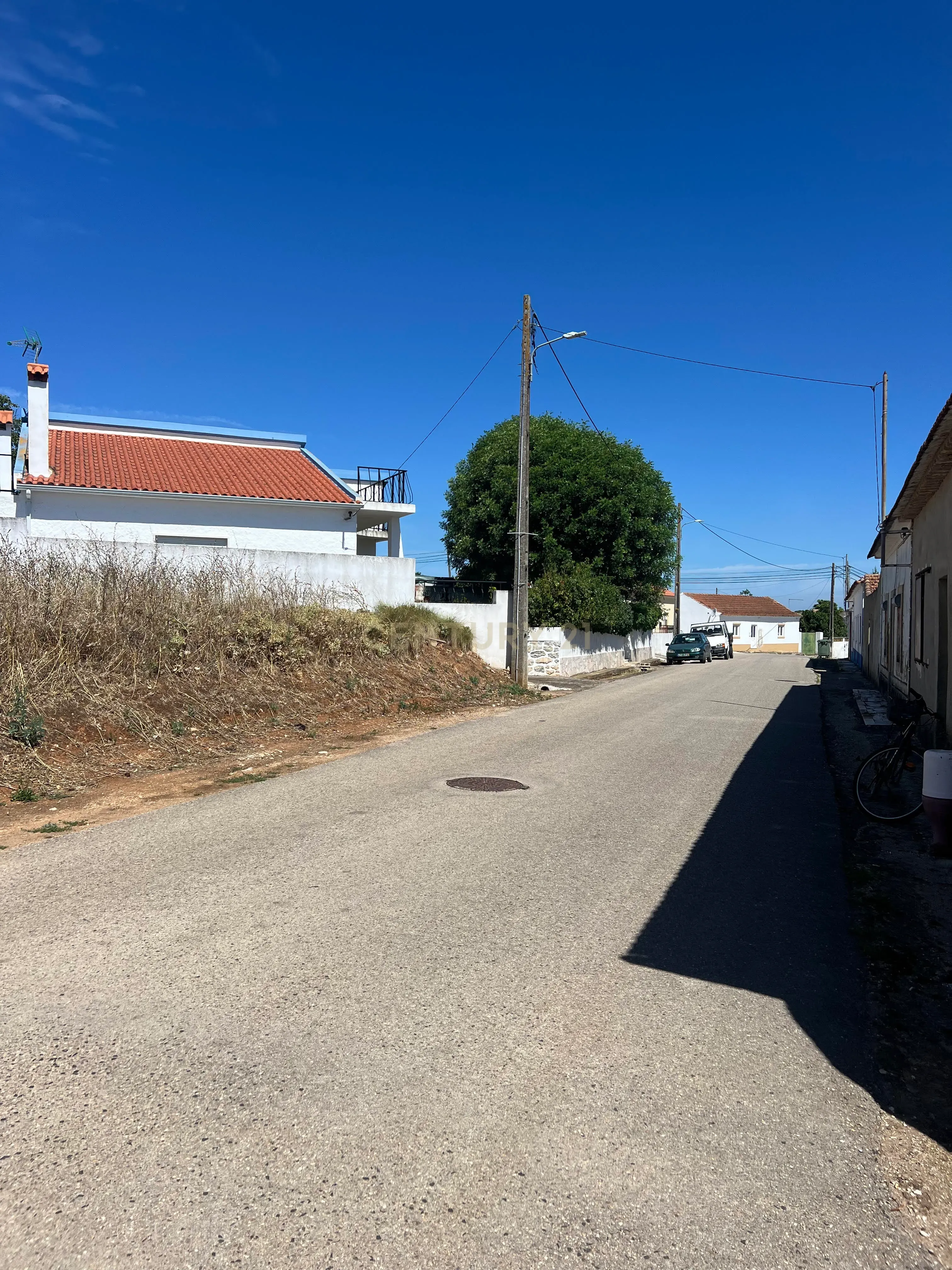 Potencial a 50km de Lisboa: Casa para Renovar com Amplo Logradouro numa Vila Tranquila - Image 17