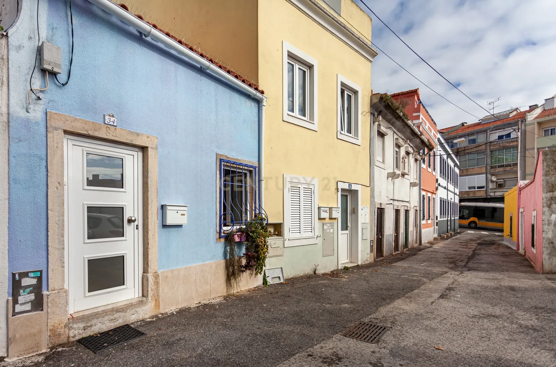Oportunidade Única: Moradia T2+2 em Belém - Image 1