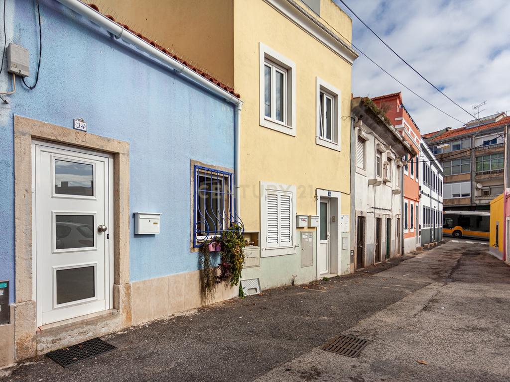 Oportunidade Única: Moradia T2+2 em Belém - Image 13