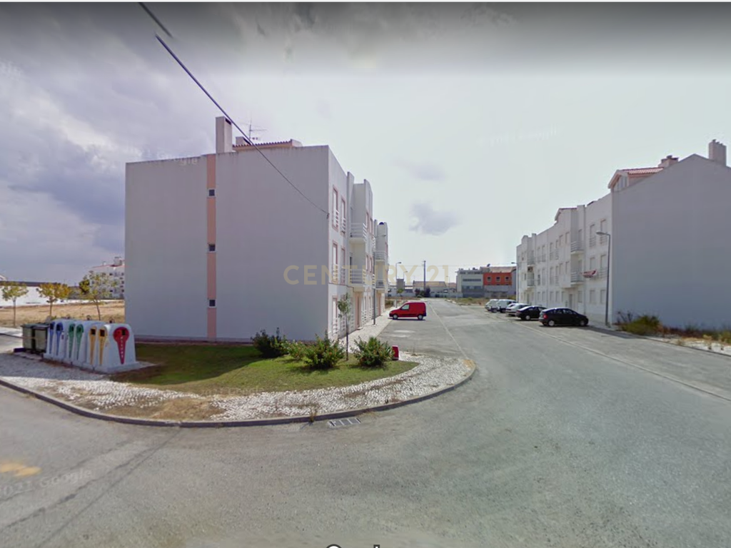 Terreno Urbano para construção de prédio com 3 andares, situado perto do novo aeroporto do Montijo - Image 3