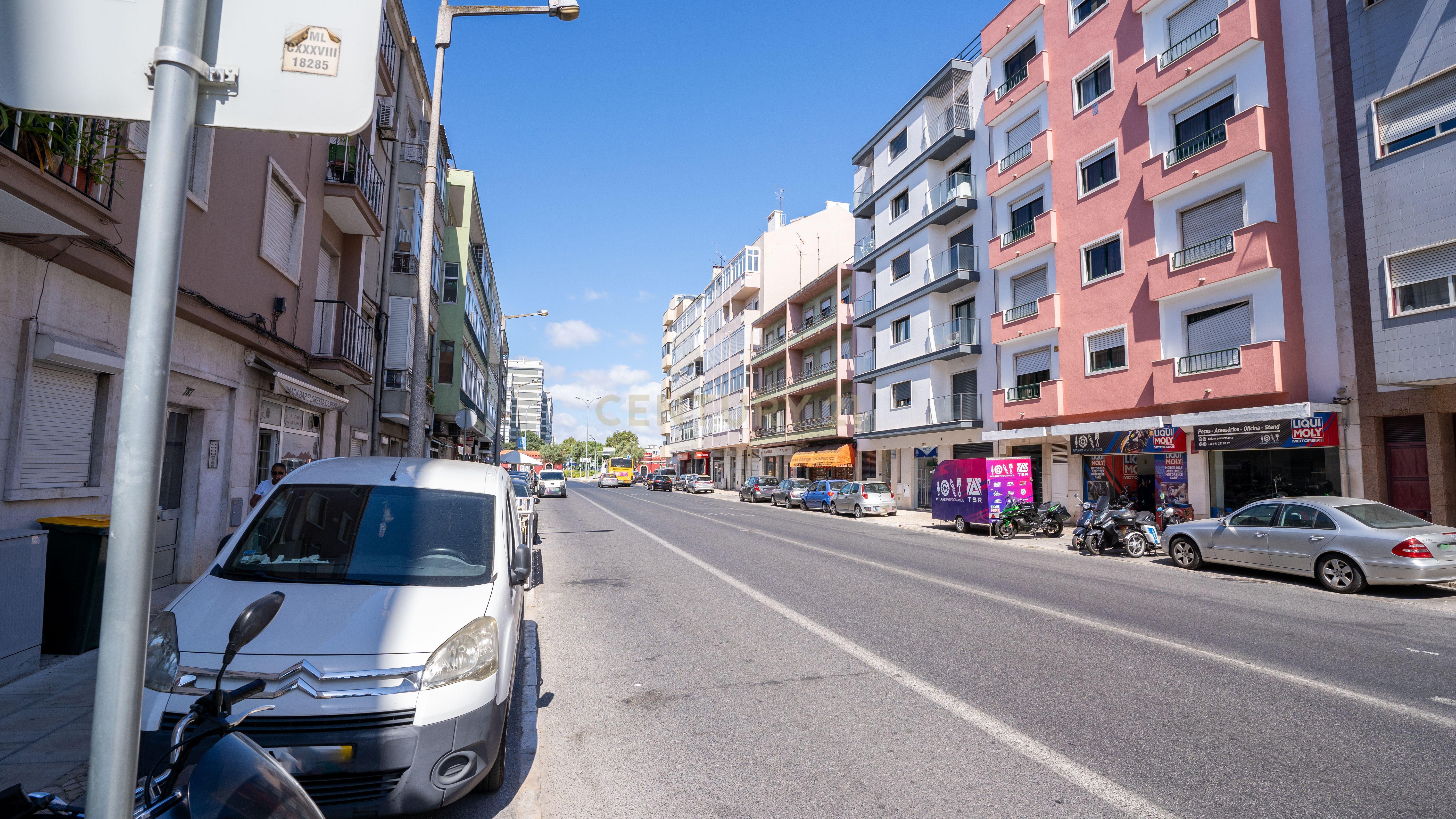 Apartamento com Terraço T2 de Charme em Benfica - Excelência e Conforto - Image 59