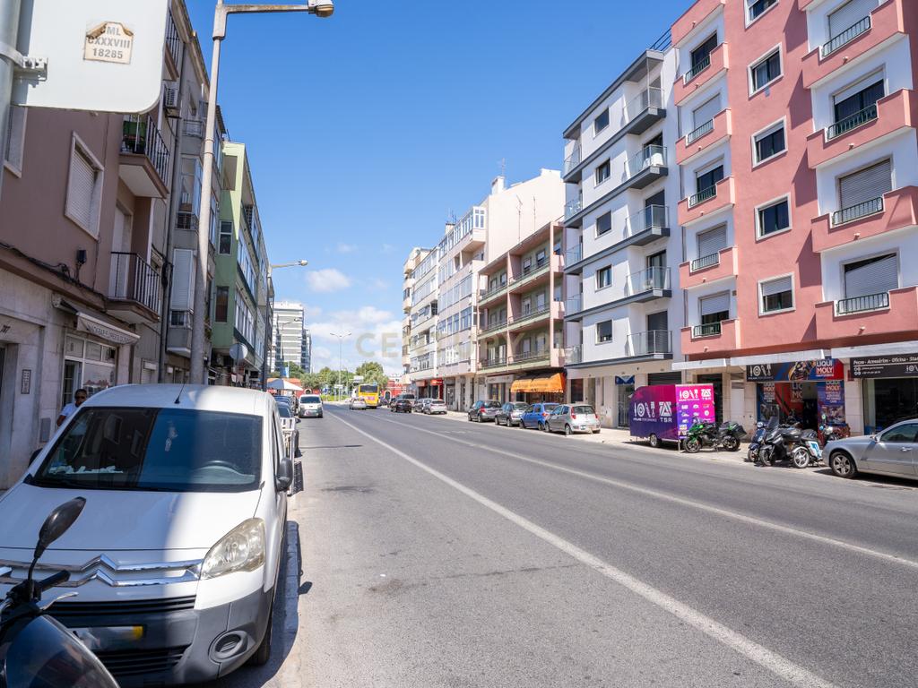 Apartamento com Terraço T2  de Charme em Benfica - Excelência e Conforto - Image 59