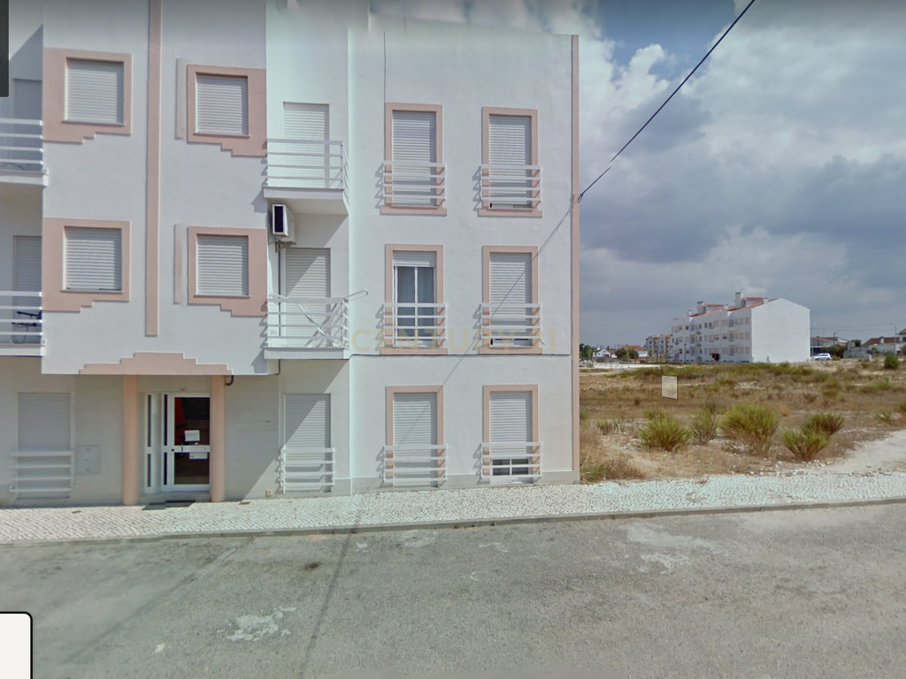 Terreno Urbano para construção de prédio com 3 andares, situado perto do novo aeroporto do Montijo - Image 4