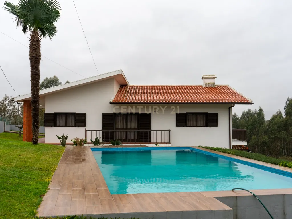 Moradia T4 com Piscina e Terreno – Fafe - Image 1