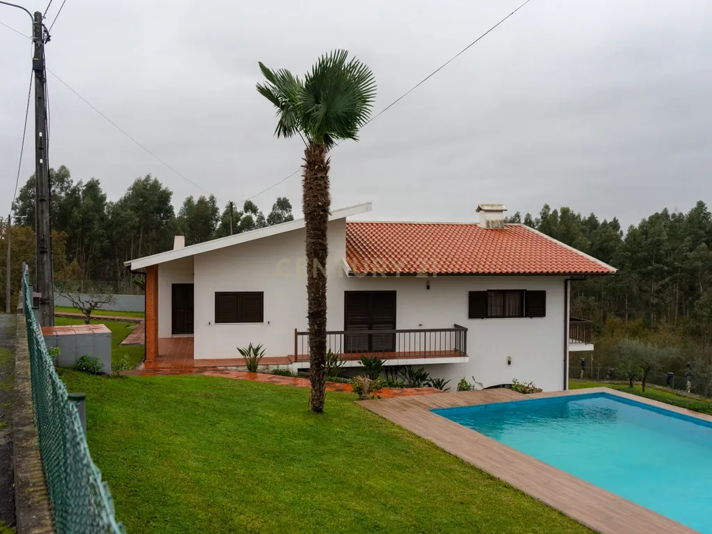 Moradia T4 com Piscina e Terreno – Fafe - Image 3