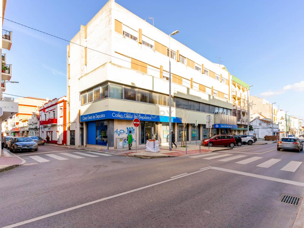 loja Armazém - Baixa da Banheira - Image 1