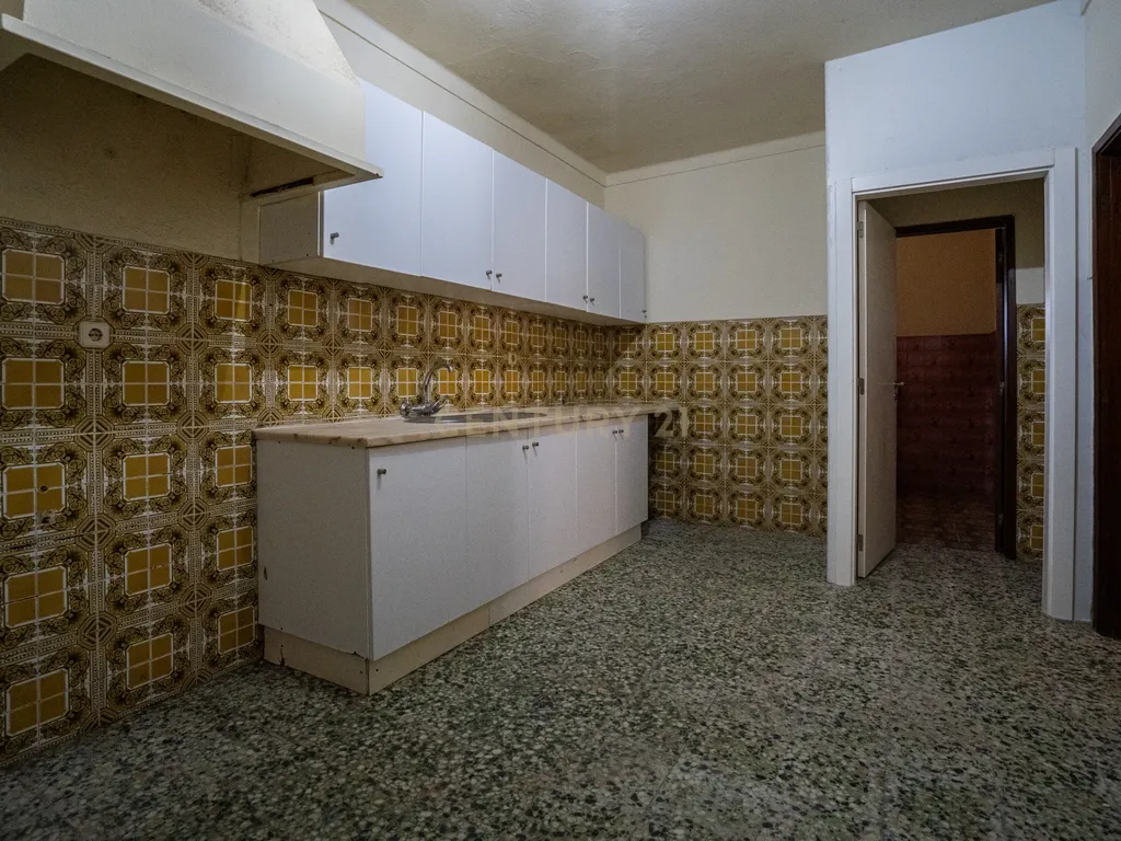 MORADIA C/ TERRENO 5 HA | FOROS DE ALMADA | PROJECTO APROVADO - Image 11