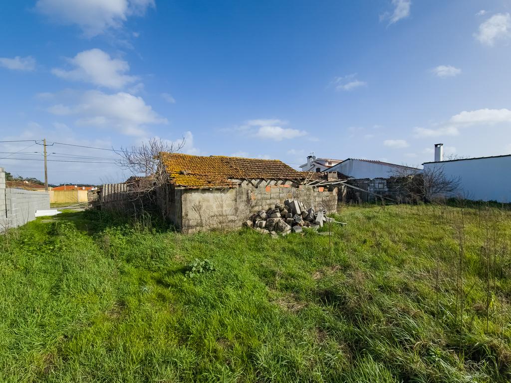 Moradia para reconstrução - Monte Redondo - Image 11