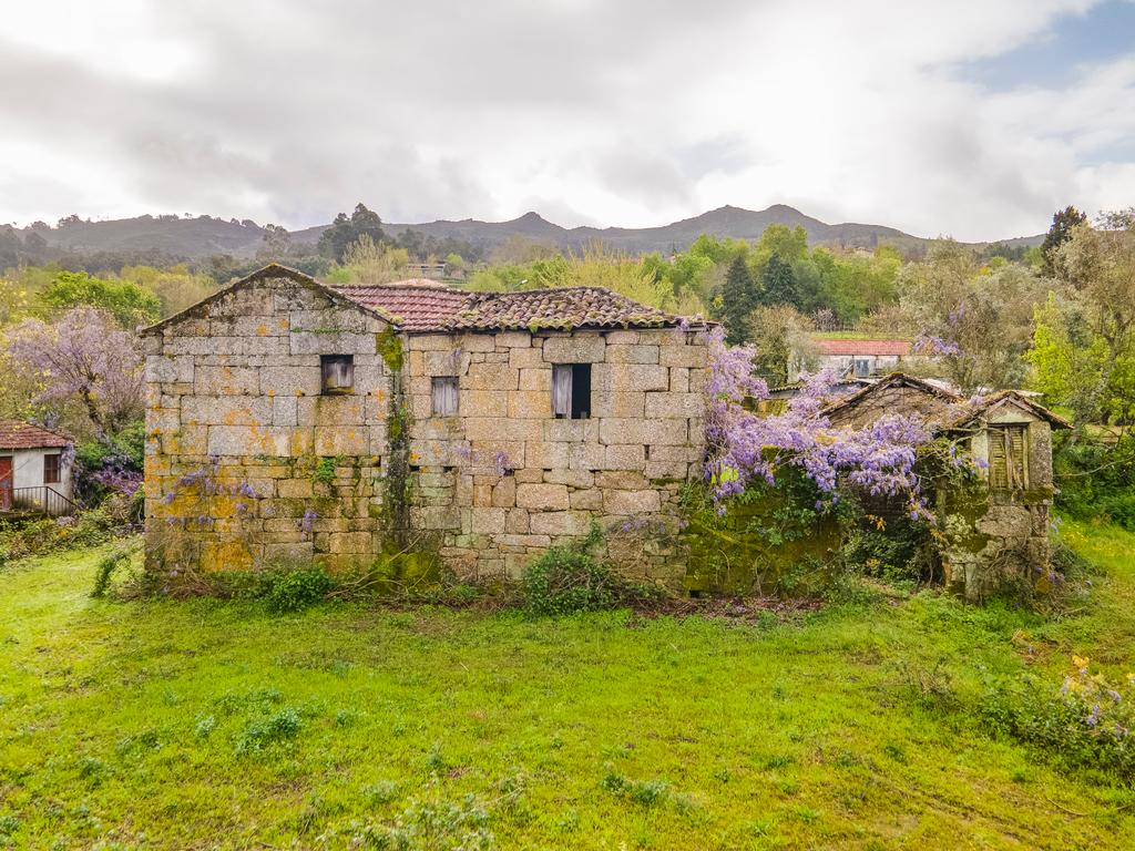 Moradia para reconstrução em Várzea Aliviada e Folhada, Marco de Canaveses - Image 8