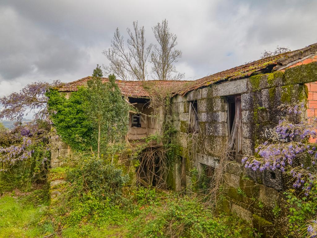 Moradia para reconstrução em Várzea Aliviada e Folhada, Marco de Canaveses - Image 1