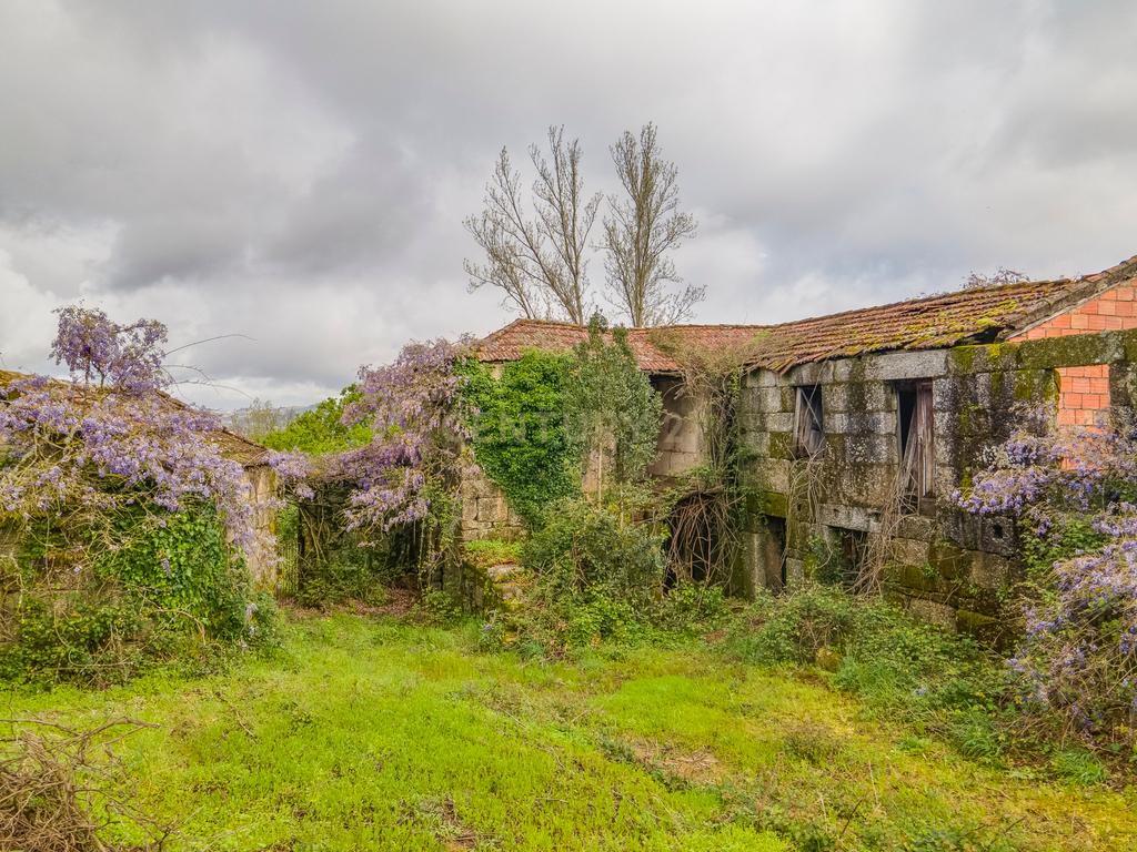 Moradia para reconstrução em Várzea Aliviada e Folhada, Marco de Canaveses - Image 9