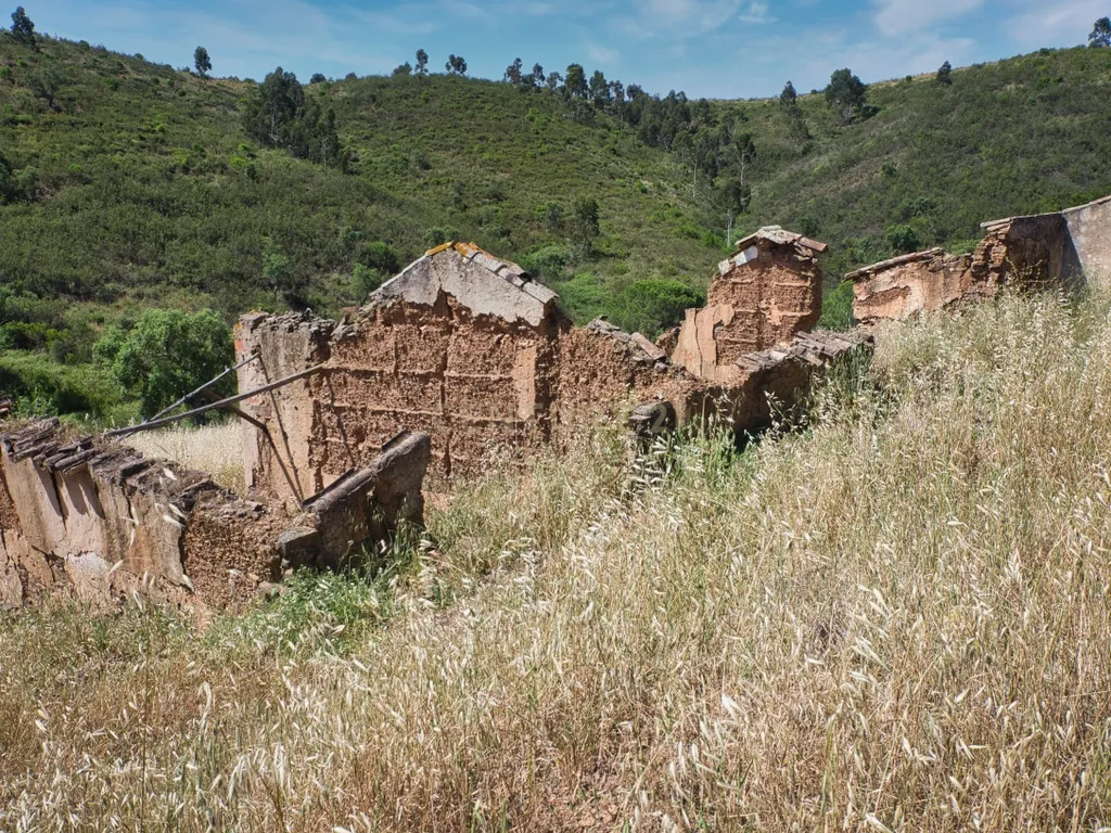 Herdade de 271 Hectares no Barlavento Algarvio, com moradia + 4 estudios, piscina, 9 barragens, 3 estufas. - Image 35