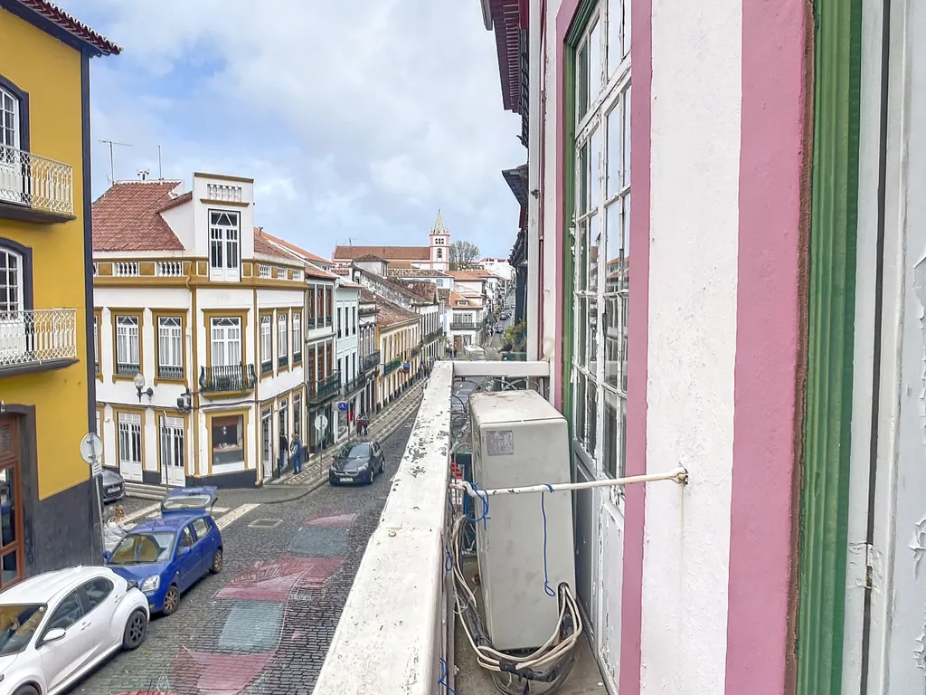 Excelente moradia localizada no coração de Angra do Heroísmo cidade património mundial. - Image 20