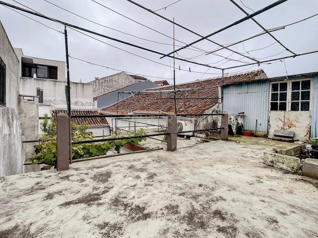 Excelente moradia localizada no coração de Angra do Heroísmo cidade património mundial. - Image 22