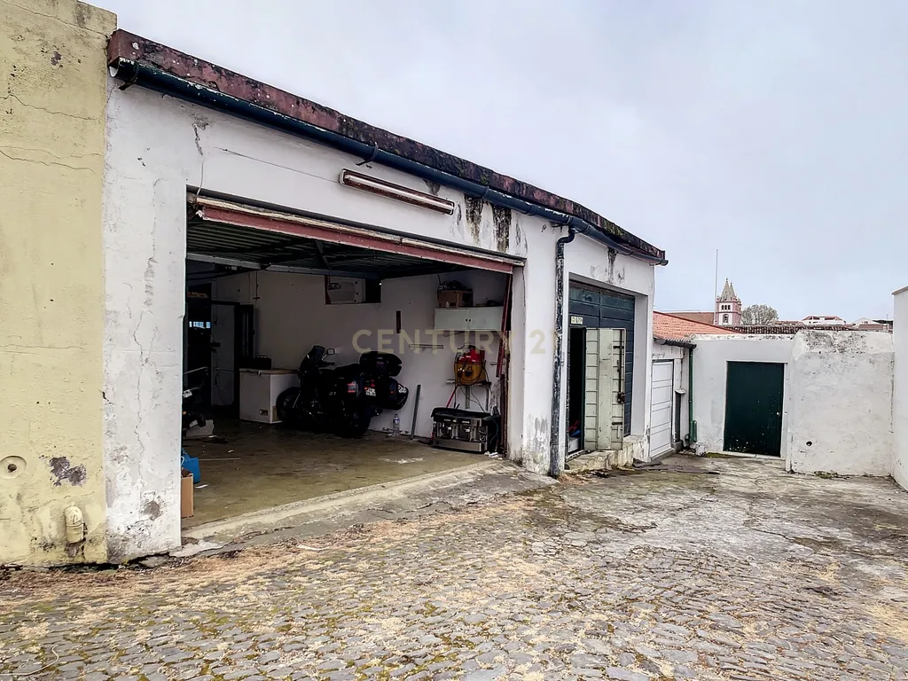 Excelente moradia localizada no coração de Angra do Heroísmo cidade património mundial. - Image 26